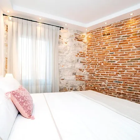 De Amicis 아파트 로비니