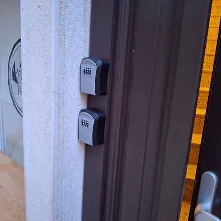 De Amicis 아파트 로비니